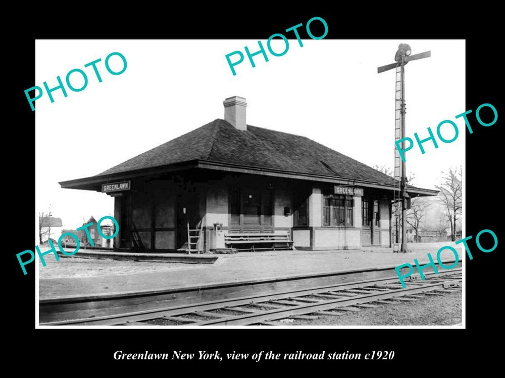 OLD POSTCARD SIZE PHOTO OF GREENLAWN NEW YORK THE RAILROAD STATION c1920-image