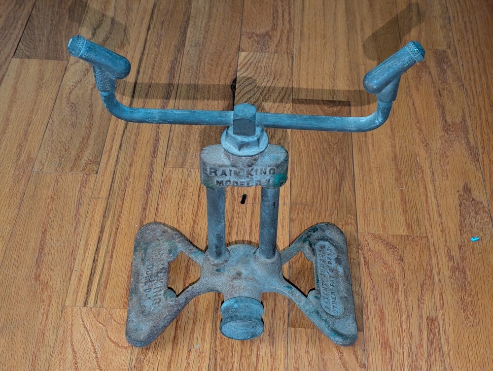 Vintage RAIN KING Adjustable Model D-1 Green Lawn Garden Sprinkler Chicago-image